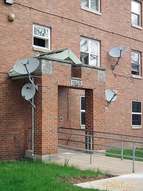 Entrance with satellite antennas