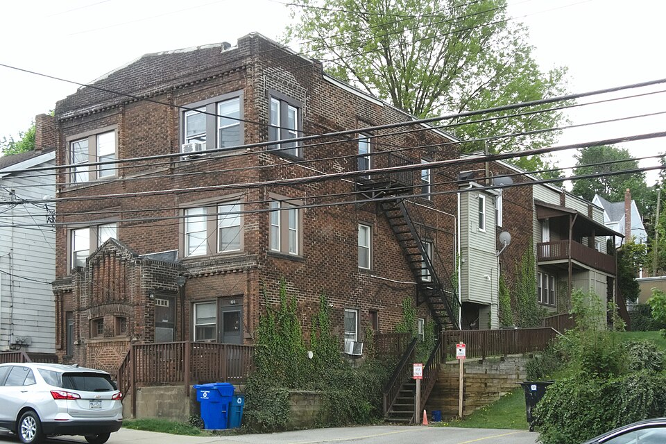 Apartment building at 157–159 Virginia Avenue
