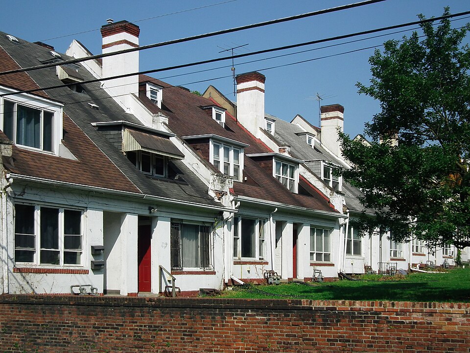 Row of houses by Janssen & Abbott