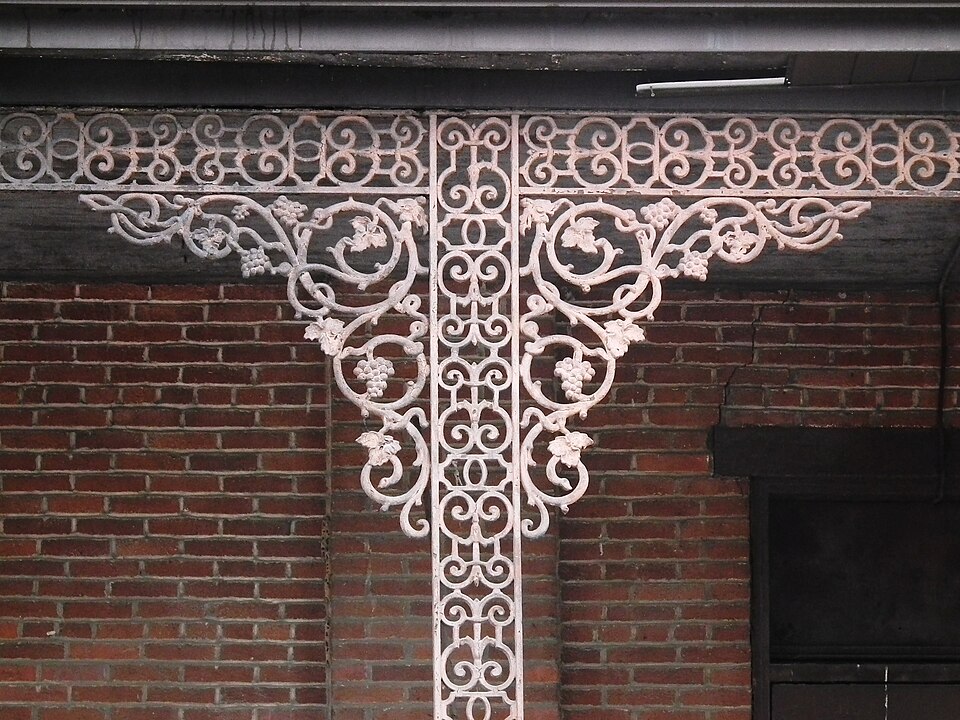 Vine-pattern metalwork