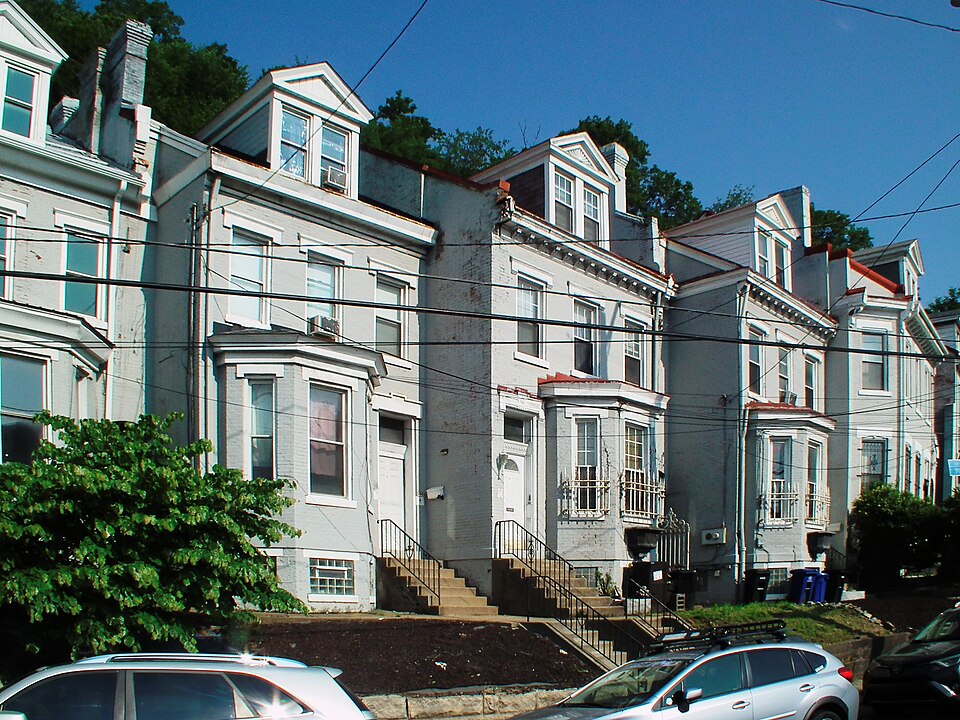 Rowhouses at Fifth and Robinson