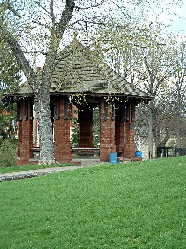 2011-04-17-west-end-park-bandstand-01