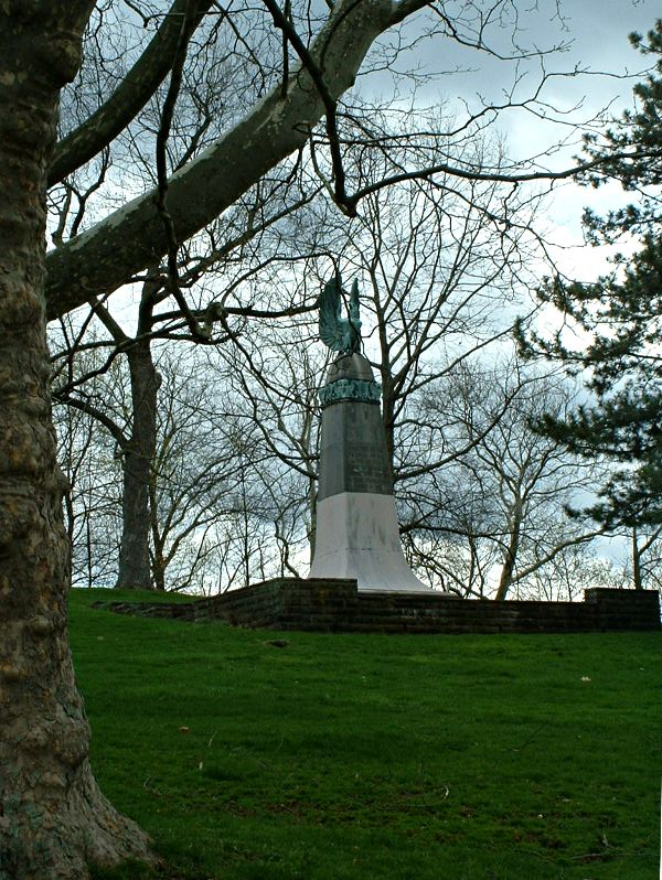 2011-04-17-west-end-park-war-memorial-01
