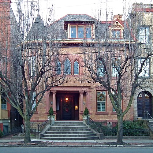940 West North Avenue