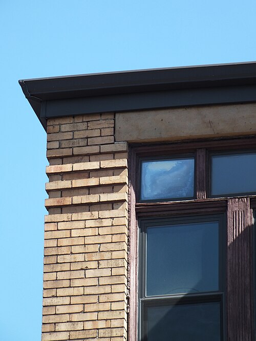 Pilaster capital