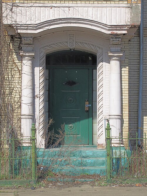 Entrance with terra cotta