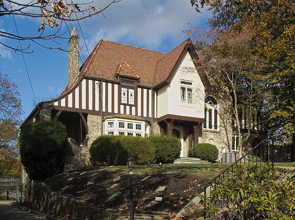 1138 Greentree Road