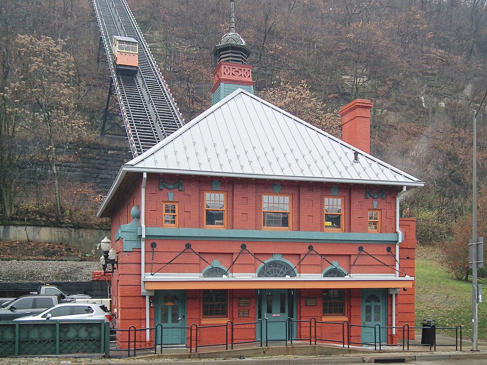 Lower station with car approaching