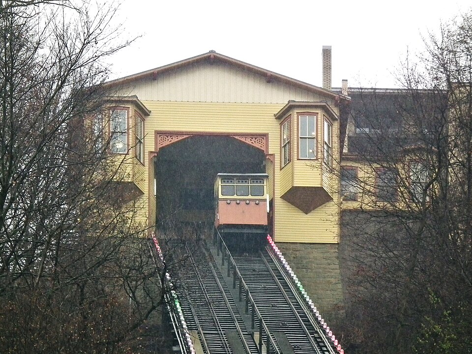 Incline car arriving at upper station