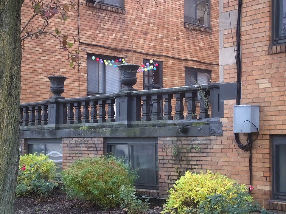 Stone railing with urns