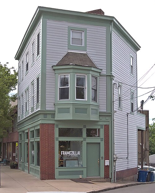 Corner building