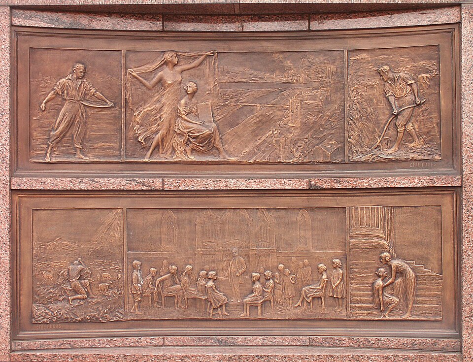Reliefs on the Heinz memorial