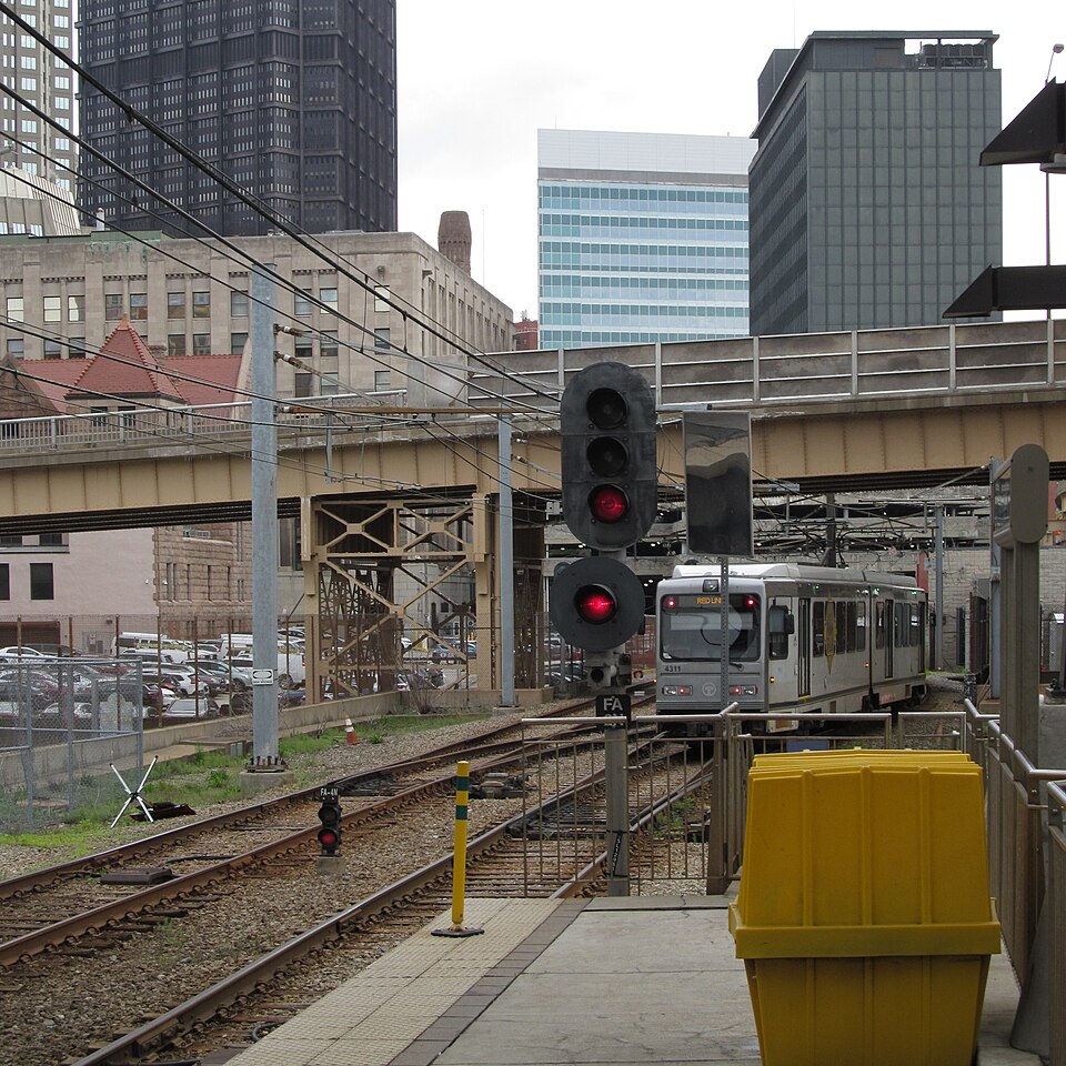 Pittsburgh trolley leaving First Avenue