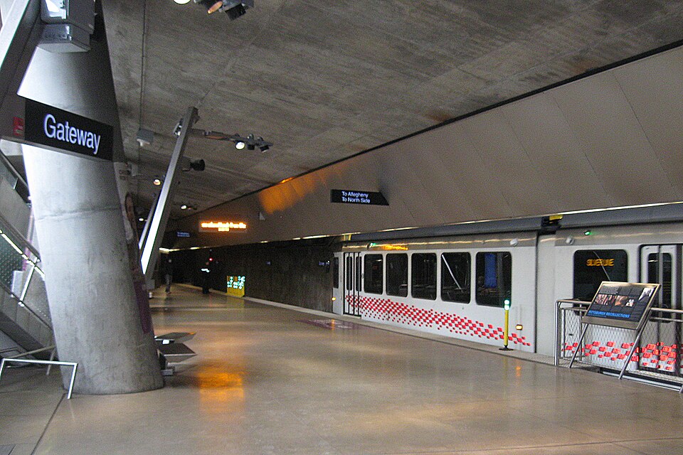 Silver Line car arriving