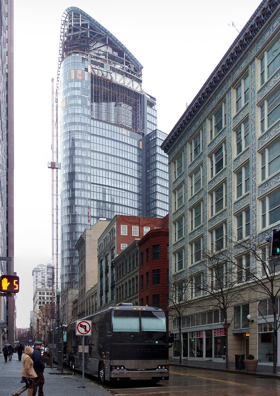 Tower at PNC Plaza from lower Fifth Avenue