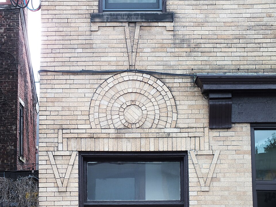 Patterned brickwork
