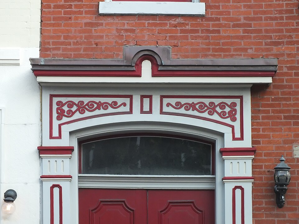 Transom and lintel
