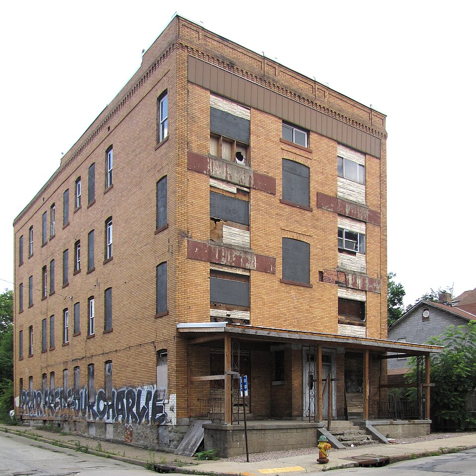 Apartment building at 901 South Avenue
