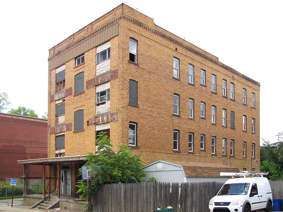 Apartment building at 901 South Avenue