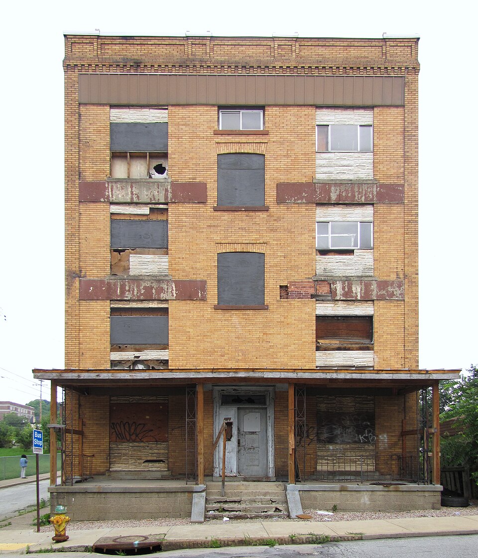 Apartment building at 901 South Avenue