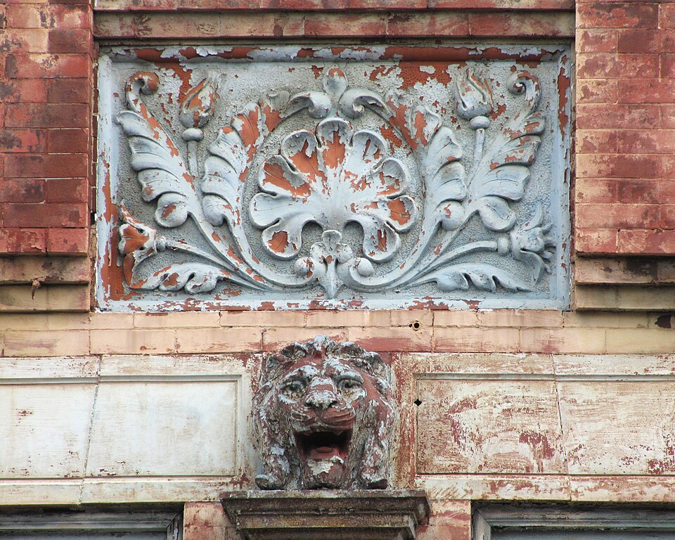 Lion and scallop