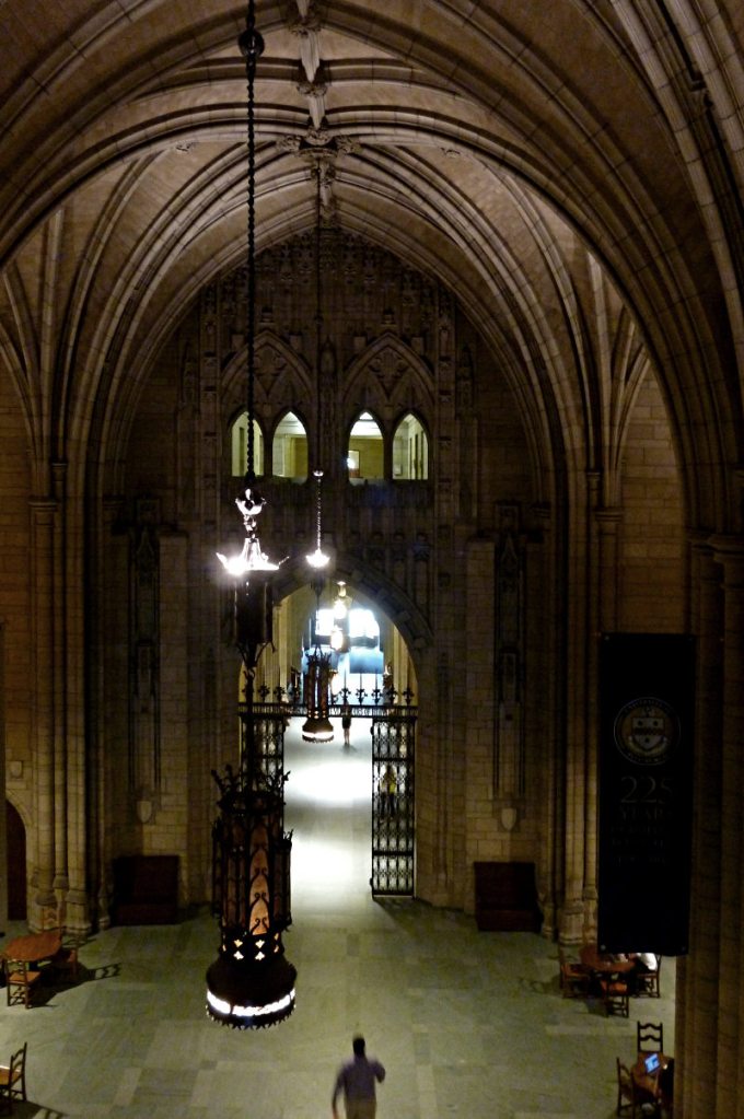 2013-06-03-Cathedral-of-Learning-Interior-02