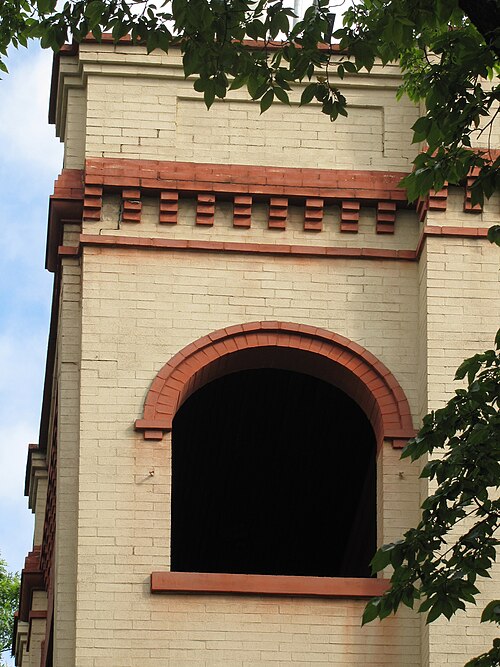 Balcony arch