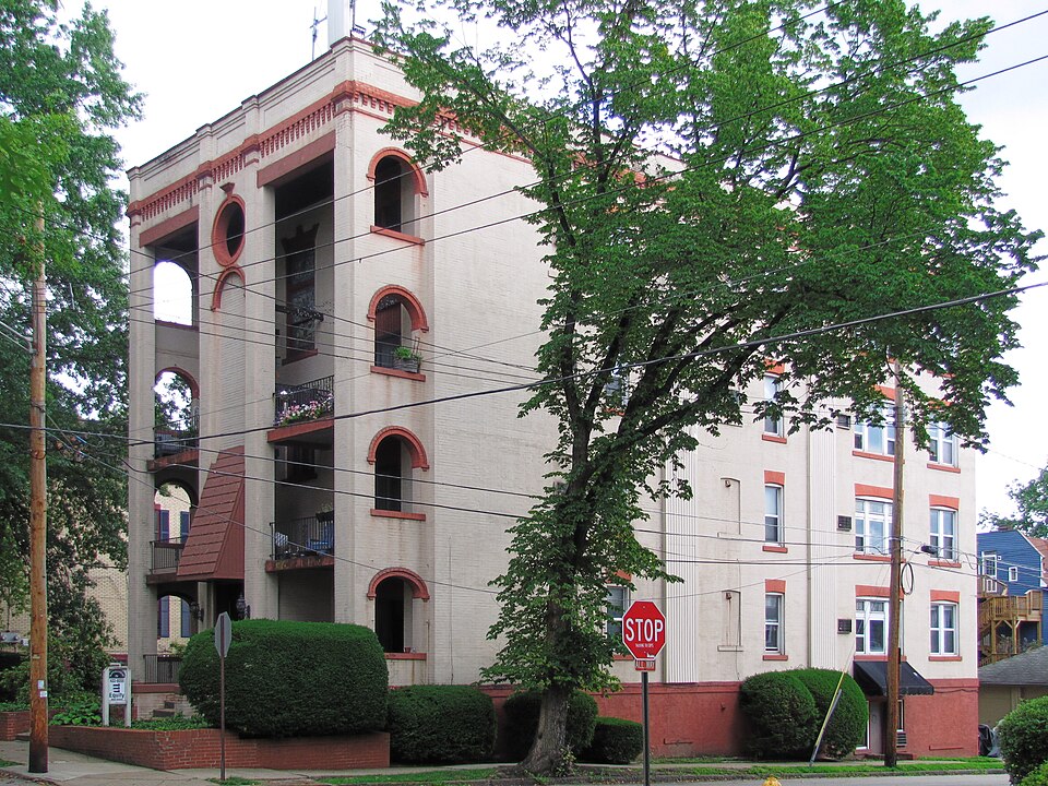 Apartment building in Regent Square
