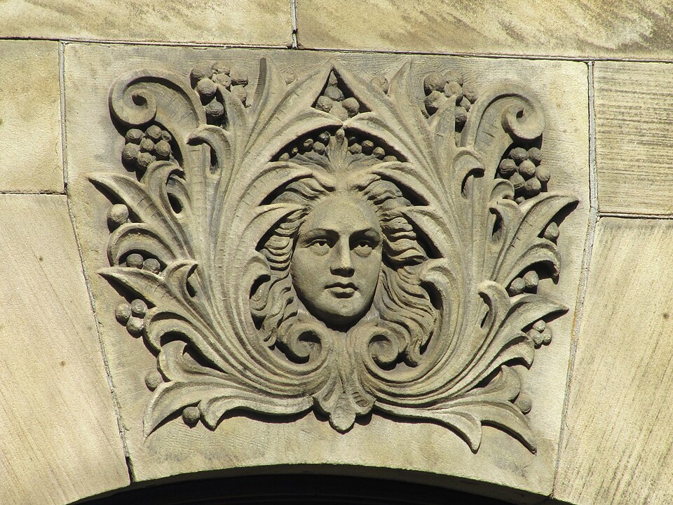 Face on a keystone, 906 Cedar Avenue