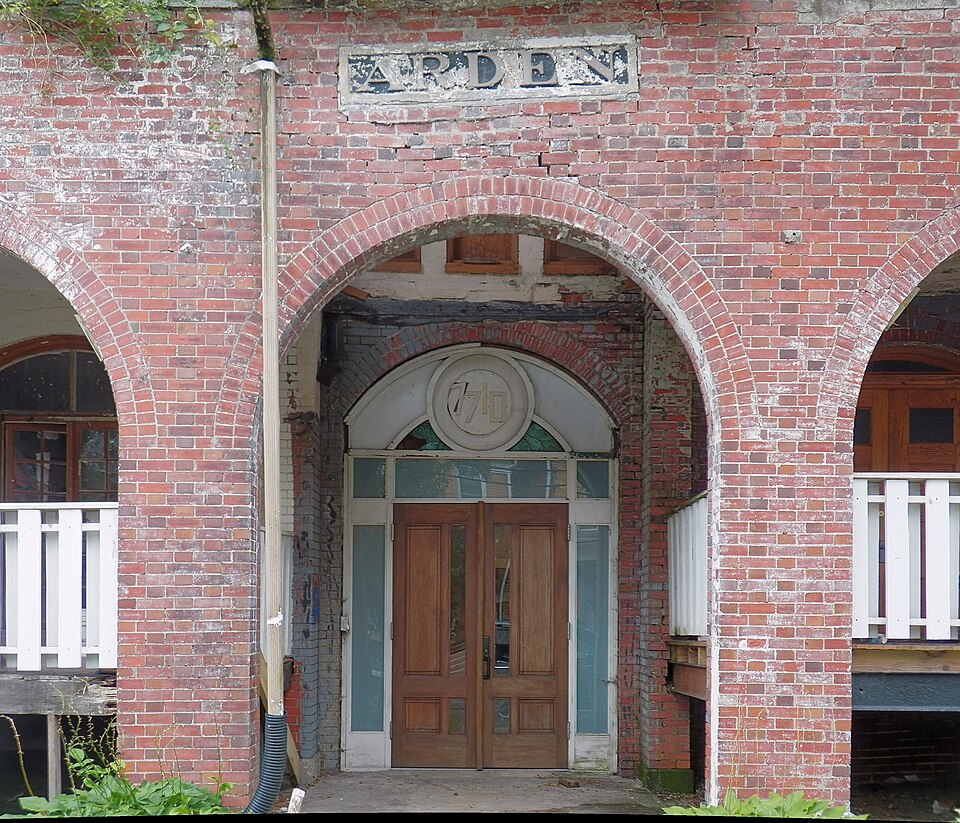 Porch and entrance