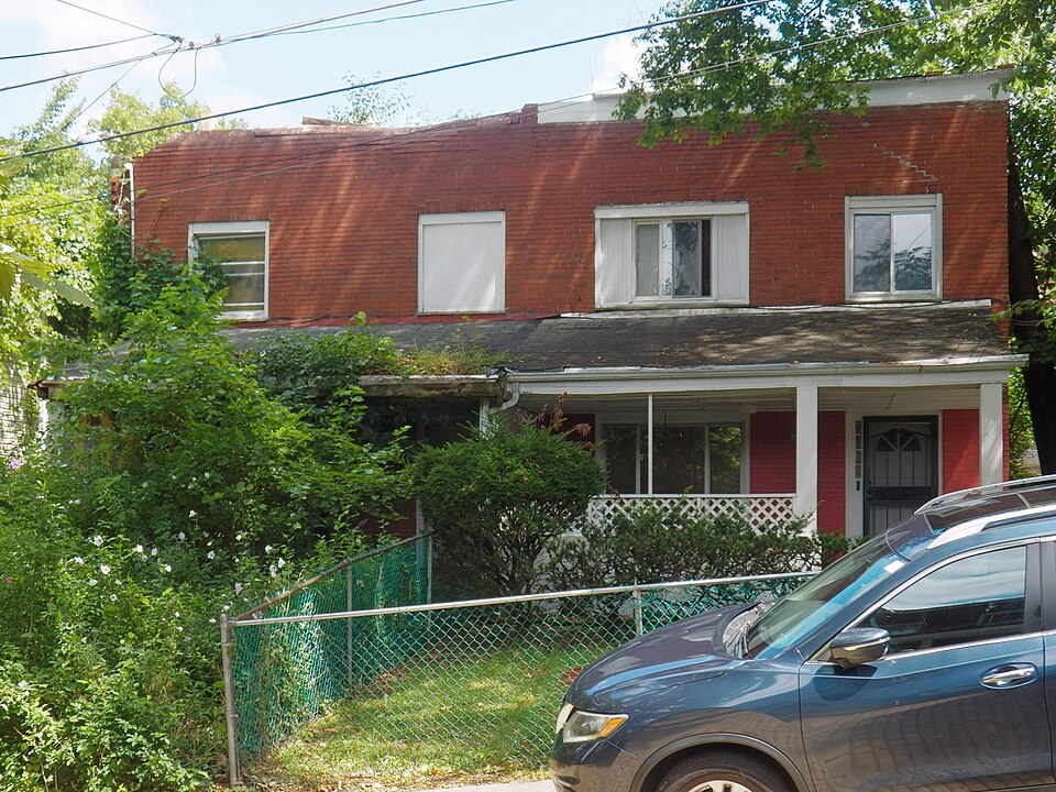 Pair of houses, one abandoned