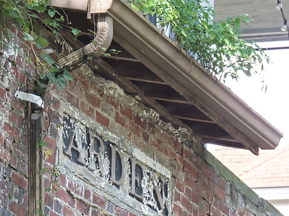 Inscription from an angle