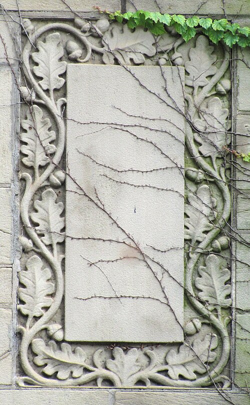 Oak-leaf ornament
