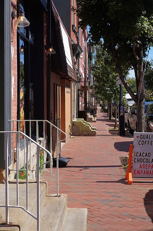 Sidewalk of Western Avenue