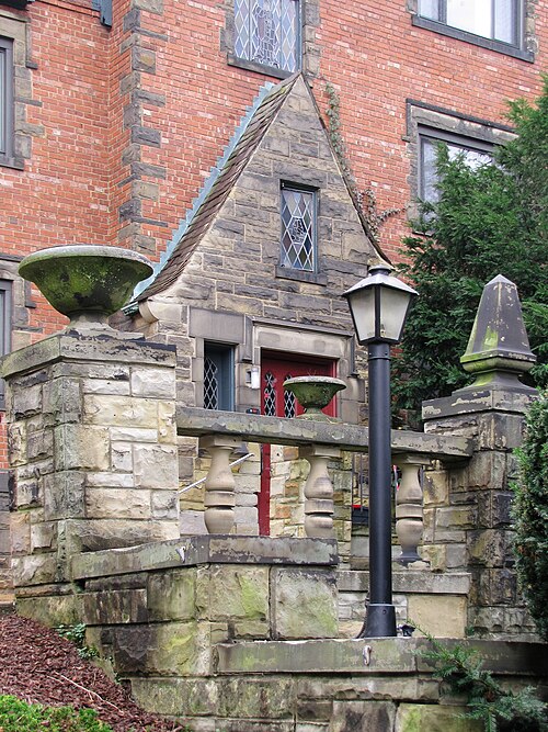 Bellevue Gables entrance and terraces