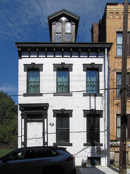 Italianate house