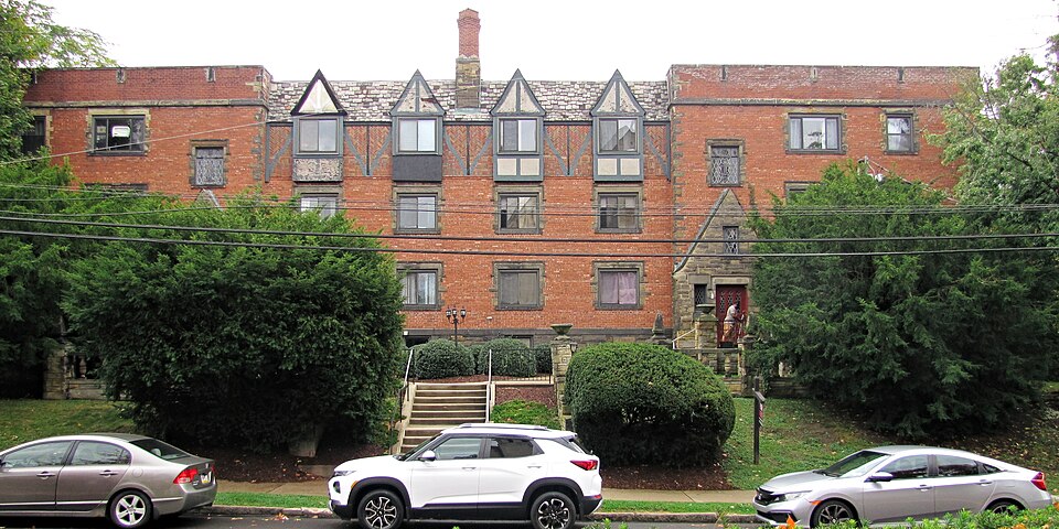 Sprague Avenue face of Bellevue Gables