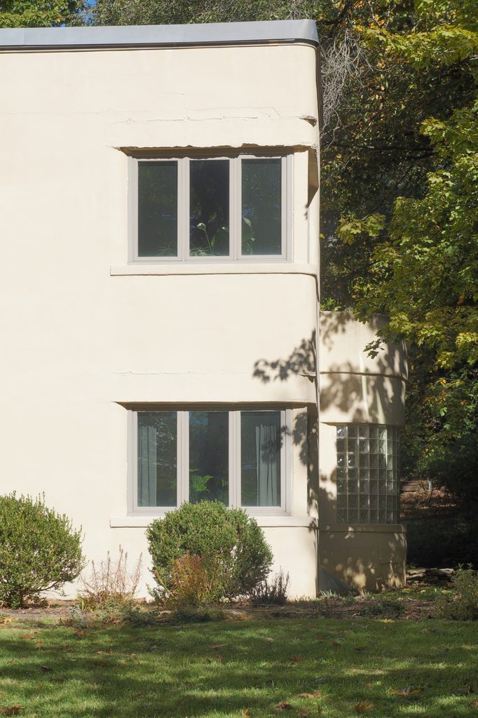Corner windows and half-round glass block